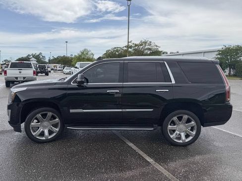 Used 2018 Cadillac Escalade Luxury RWD image 8