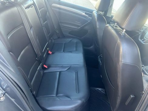 Used 2015 Volkswagen Golf TDI S image 17