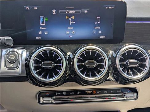 Used 2025 Mercedes-Benz GLB 250 image 11