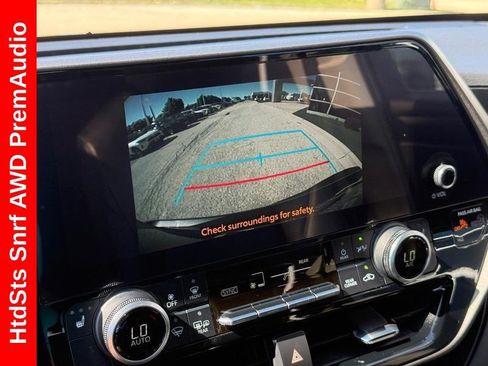 Used 2023 Toyota Highlander XLE AWD/4WD image 27