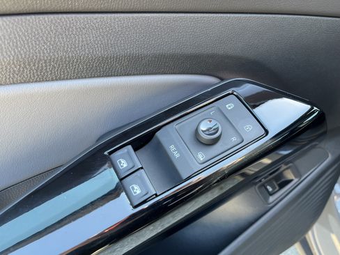 Certified 2023 Volkswagen ID.4 Pro S AWD/4WD image 19