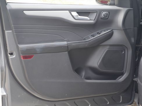 Certified 2025 Ford Escape Platinum AWD/4WD image 31