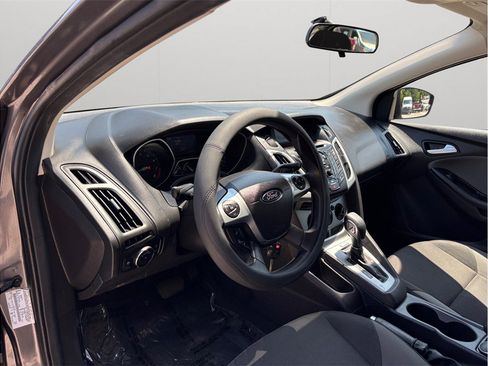 Used 2014 Ford Focus SE FWD image 6