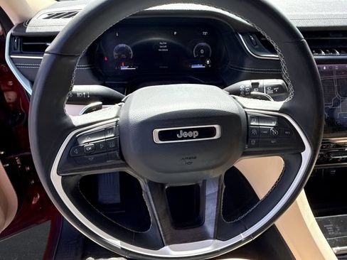 Used 2022 Jeep Grand Cherokee Limited AWD/4WD image 21