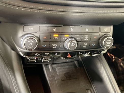 Used 2022 Dodge Durango GT AWD/4WD image 16