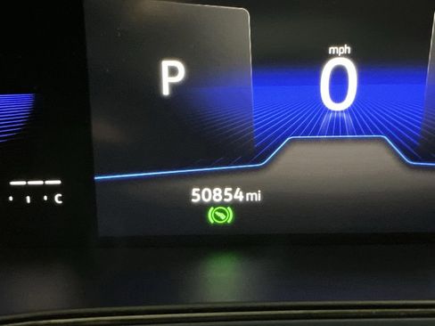 Used 2022 Volkswagen Taos SE w/ IQ.Drive SE Package image 6