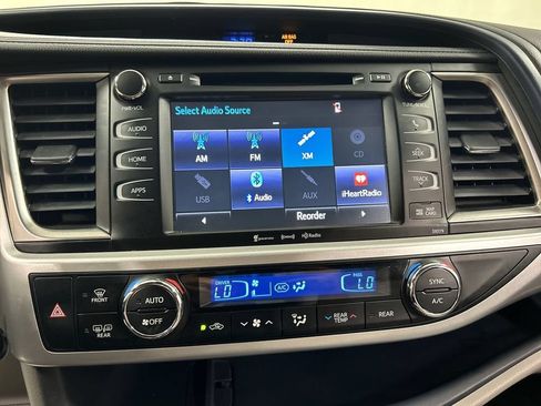 Used 2018 Toyota Highlander XLE AWD/4WD image 14