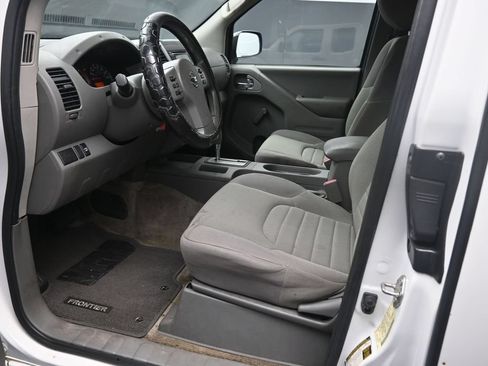 Used 2018 Nissan Frontier S RWD image 16