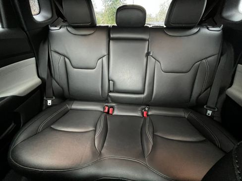 Used 2025 Jeep Compass Limited AWD/4WD image 39