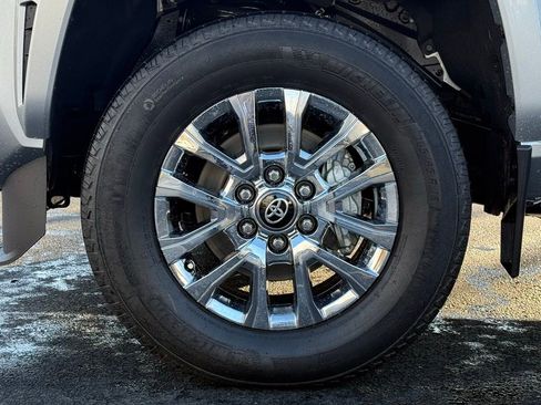 Used 2025 Toyota Tacoma Limited image 9