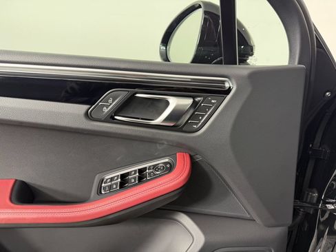 Certified 2026 Porsche Macan AWD/4WD image 21