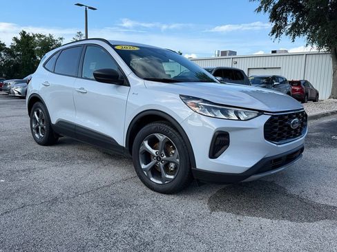 Used 2025 Ford Escape ST-Line FWD image 11