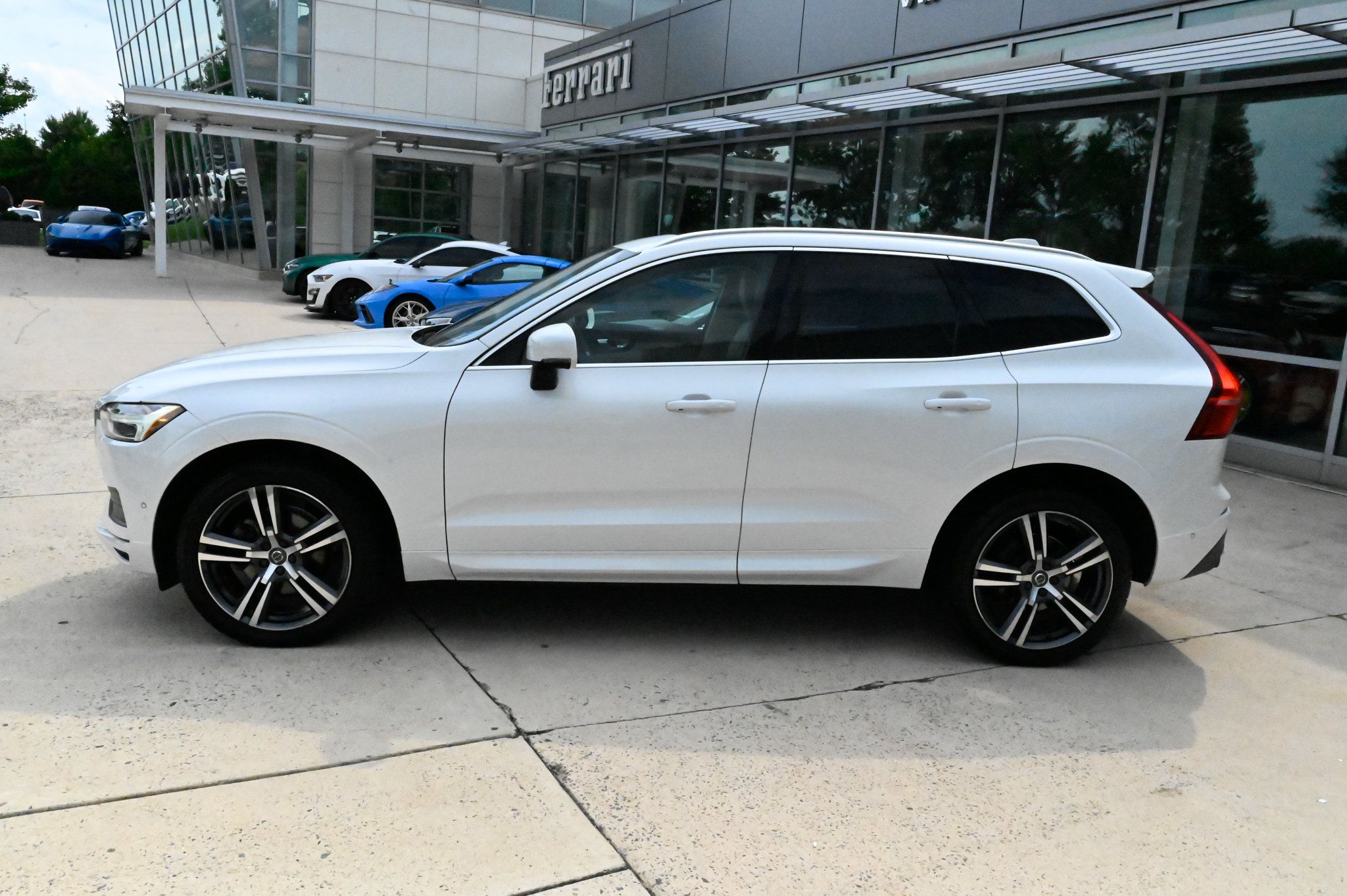 Used 2019 Volvo XC60 T5 Momentum w/ Multimedia Package AWD/4WD image 8
