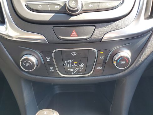 Used 2020 Chevrolet Equinox LT image 34