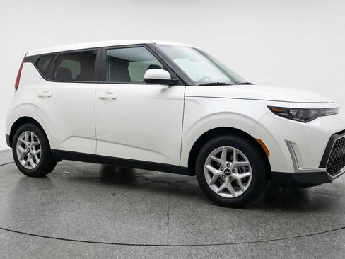 Used 2025 Kia Soul LX w/ LX Technology Package FWD image 1