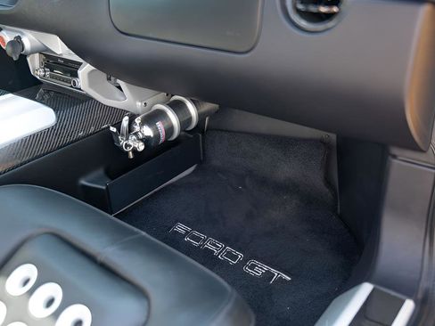Used 2006 Ford GT RWD image 39