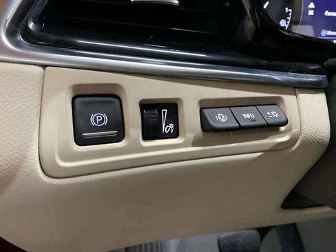 Used 2023 Cadillac XT6 Premium Luxury w/ Technology Package AWD/4WD image 32