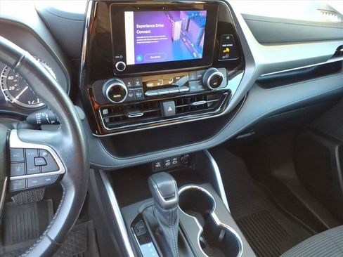 Used 2023 Toyota Highlander LE image 35