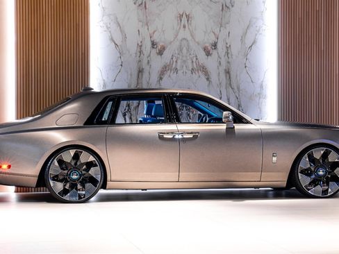 Used 2025 Rolls-Royce Phantom Sedan image 4