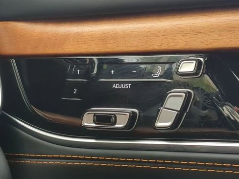 Certified 2022 Jeep Grand Wagoneer Series III w/ Rear Seat Video Group 1 image 24