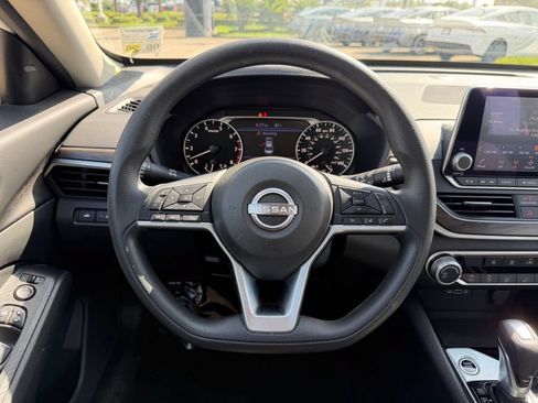 Used 2024 Nissan Altima 2.5 SV FWD image 18