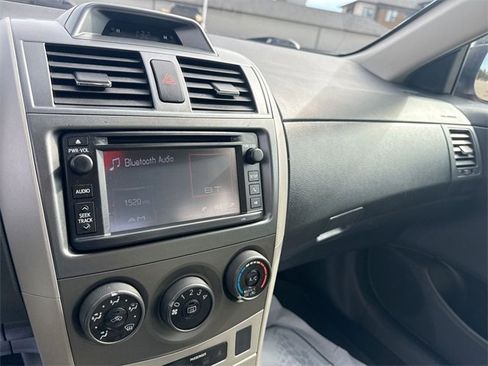 Used 2013 Toyota Corolla LE image 23
