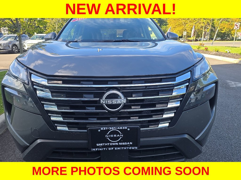 Used 2026 Nissan Rogue SV AWD/4WD image 2