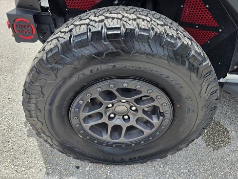 Used 2022 Jeep Wrangler Unlimited Rubicon w/ Xtreme Recon 35" Tire Package AWD/4WD image 10