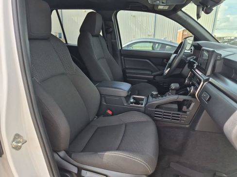 Used 2025 Toyota 4Runner SR5 AWD/4WD image 26