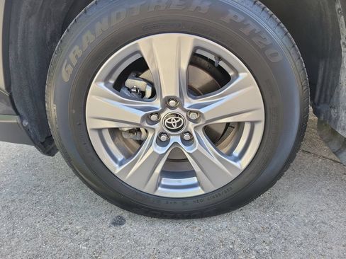 Used 2024 Toyota RAV4 XLE FWD image 35