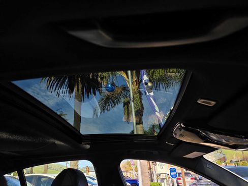 Used 2019 BMW 530e w/ M Sport Package image 21