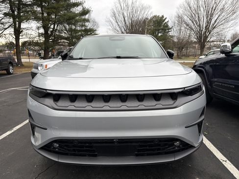 Used 2024 Jeep Wagoneer Launch Edition image 2