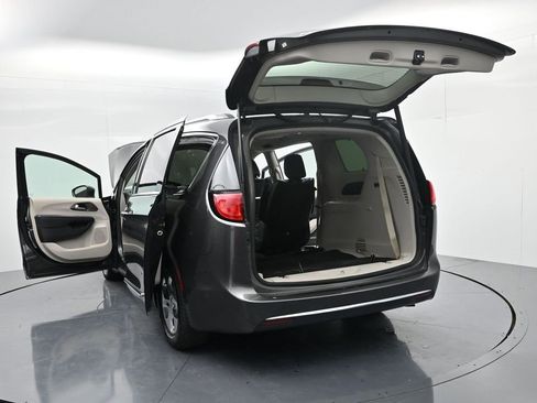 Used 2017 Chrysler Pacifica Platinum image 55