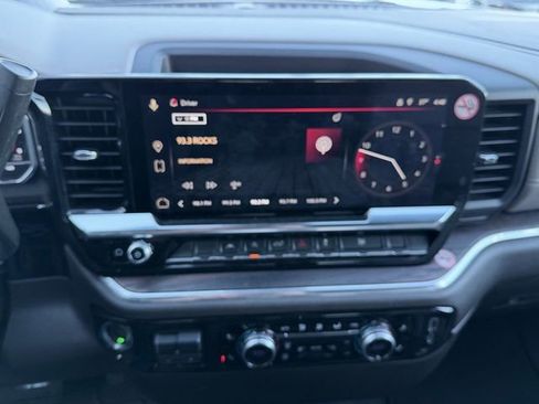 Used 2025 GMC Sierra 1500 SLT image 19