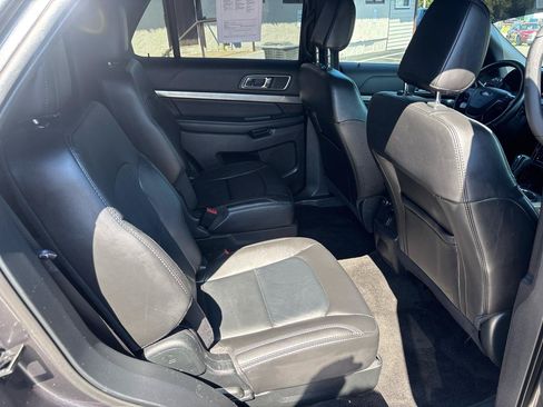 Used 2018 Ford Explorer XLT w/ Equipment Group 202A AWD/4WD image 31