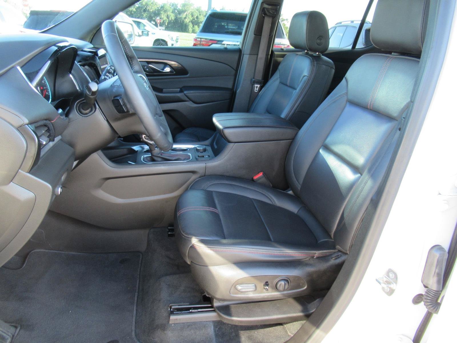 Certified 2022 Chevrolet Traverse RS w/ LPO, 'HIT The Road' Package AWD/4WD image 18