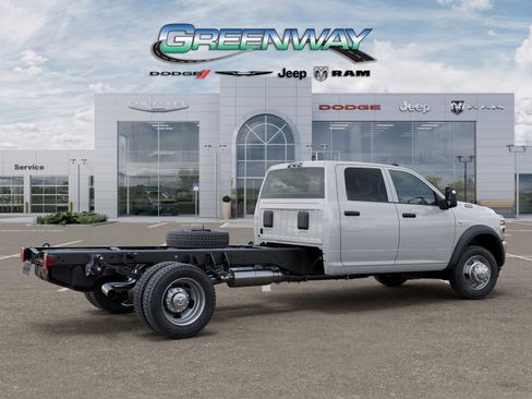 New 2026 RAM 5500 Tradesman w/ Chrome Appearance Group AWD/4WD image 4