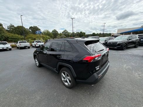 Used 2021 Toyota RAV4 XLE Premium AWD/4WD image 20