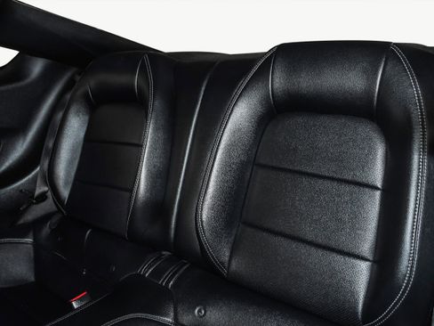 Used 2016 Ford Mustang Premium image 22