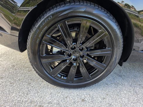 New 2026 Land Rover Range Rover Long Wheelbase SE AWD/4WD image 9