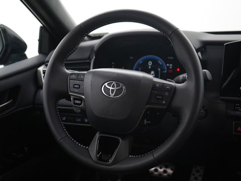 Used 2025 Toyota Camry SE image 14