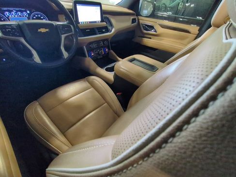 Used 2021 Chevrolet Tahoe Premier w/ Premium Package image 18