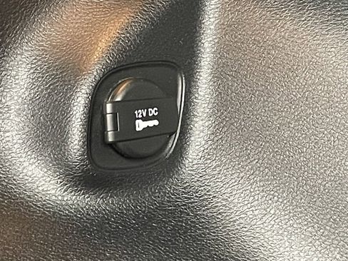 Used 2020 Jeep Cherokee Limited image 19