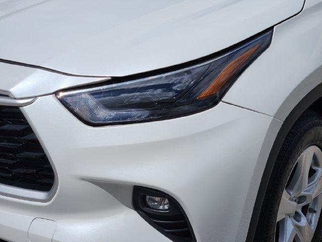 Used 2023 Toyota Highlander LE FWD image 7