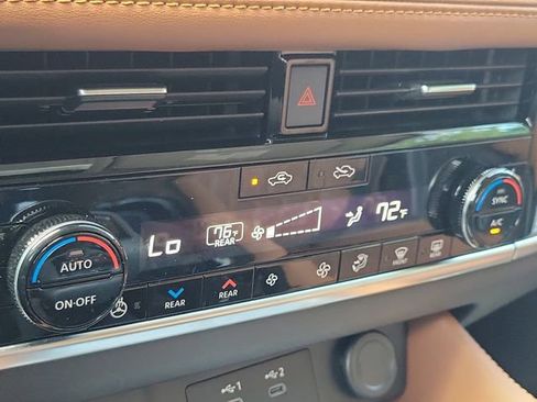 Used 2025 Nissan Rogue Platinum w/ Platinum Premium Package FWD image 26