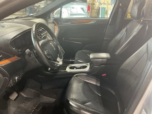 Used 2019 Lincoln MKC Reserve w/ MKC Climate Package image 9