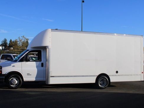 Used 2022 Chevrolet Express 4500 Extended w/ Power Convenience Package image 6