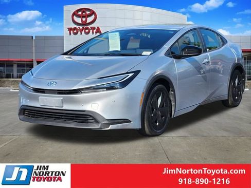 Used 2026 Toyota Prius LE FWD image 4