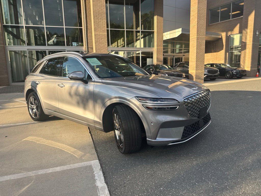 Used 2024 Genesis Electrified GV70 AWD/4WD image 3