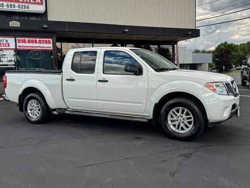 Used 2021 Nissan Frontier SV AWD/4WD image 3